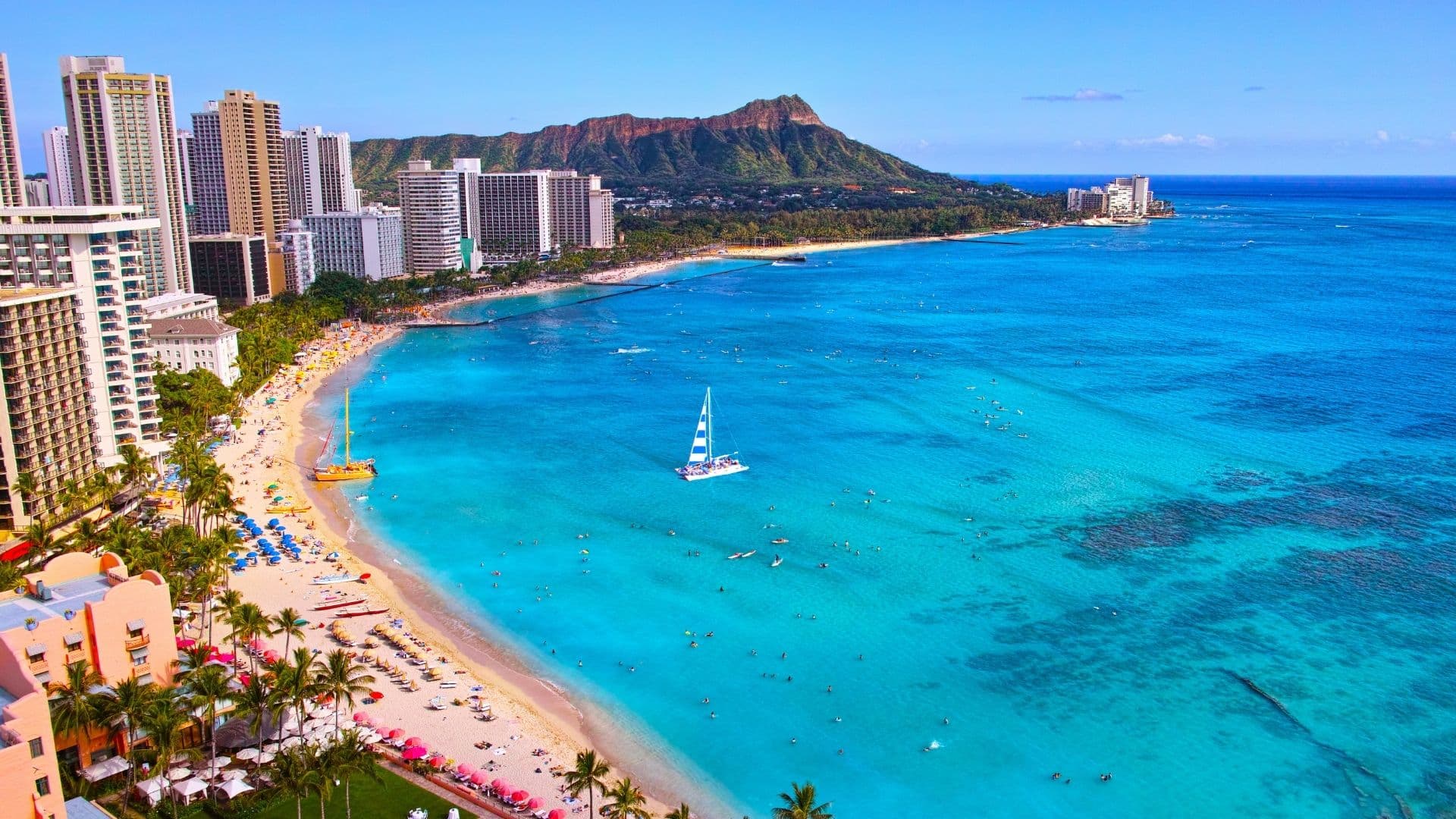 Waikiki beach and Diamond Head, Honolulu Hawaii
